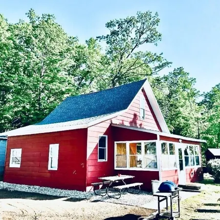 Lakefront Heritage Cabin on Lake Victoria – Steps from the Water!