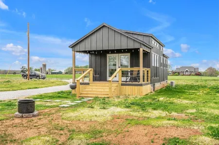 Tiny Home w/ RV Hookups Отели рядом с достопримечательностью «Walls of Jericho»