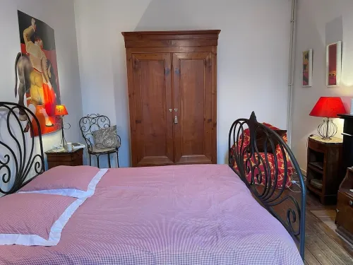 Pretty house in a pretty fortified village from the 13th century Hoteles en Coucy-le-Château-Auffrique