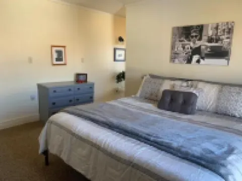 1Kg-Bed Entire Non-shared Condo fully appointed