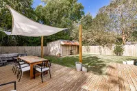 Classic-contemporary Bungaleaux in a prime location, your home away from home.