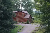 Serene Luxury Mountain Cabin l Hot Tub, Stunning Views & Designer Comforts