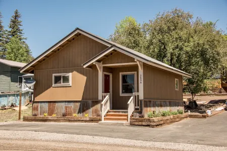 Little House on the Alley