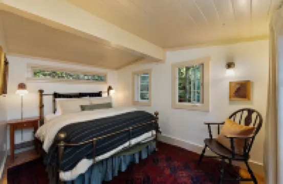 Cozy Riverview Cottage Retreat - walk to hiking trails & downtown Duncans Mills
