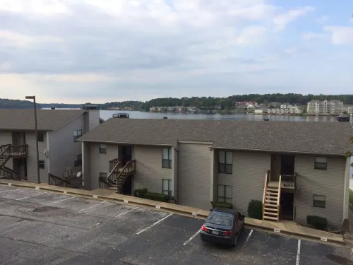 Off Season Rates!  Ideal location on Lake Hamilton!