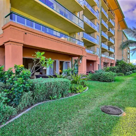 Honua Kai Ground Floor huge yard ~ Konea 142 ~1 minute walk to Pools/Beach/BBQs!