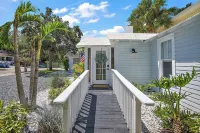 1 Min Walk to Downtown! Outdoor Patio! 5 Star Luxury! Golf Cart Rental!