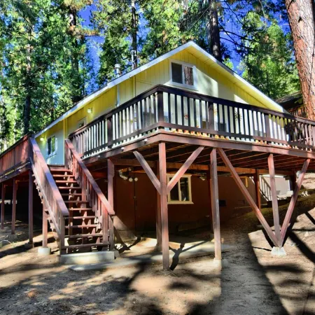 Twain Harte Vacation Rentals - Lake Member, Free WIFI, HD TV, Walk To Town/Lake