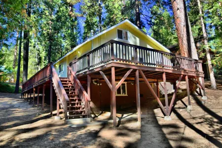 Twain Harte Vacation Rentals - Lake Member, Free WIFI, HD TV, Walk To Town/Lake Отели в г. Твейн Харт