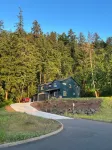 Forest home and outdoor adventure paradise! 15 minutes to Autzen Stadium.