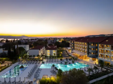 โรงแรม Molum & Residences