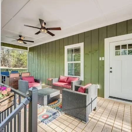 Rainyville - Emerald: Charming cottage with loft in Walhalla, South Carolina
