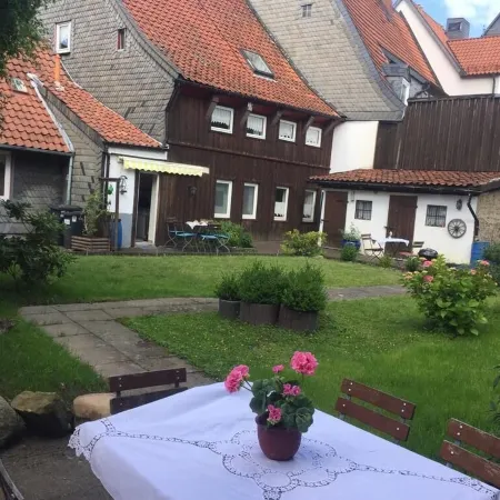 5 bedrooms, quiet town location, garden, 2 parking spaces, 200m to market square
