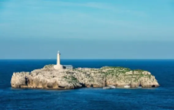 Studio with parking at the door and Wifi.