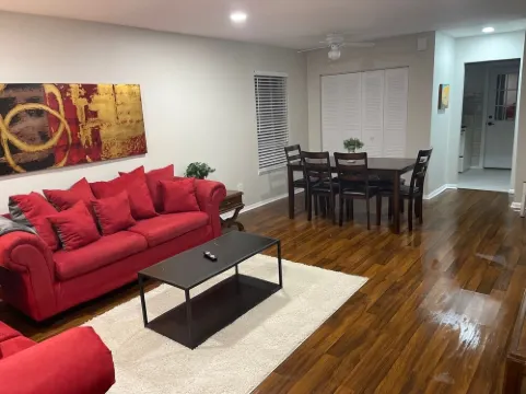 Sweet Little Nest Condo with pool-Hoover Sports Plex and Oak Mountain State Park