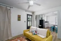 Charming 2-bedroom cottage in nice West Monroe with WiFi, AC