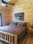 Spectacular couples retreat, private wooded location, pet friendly, WiFi