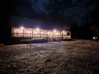 Lodge & cabin sleeps 21 - peaceful country setting 15 min to downtown Dublin GA