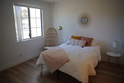 Relaxing 2 bedroom Condo w/ heated pool, spa & gym Hotels near Finish Line