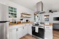 Cozy Chateau in the Heart of Park Circle