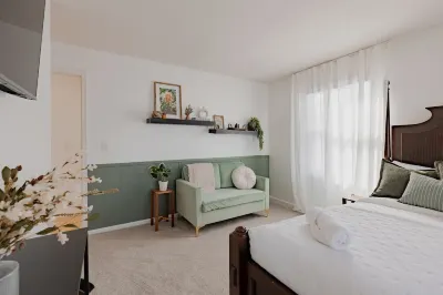 Sweet Retreat W/ 2 King Rooms - Pet & Family Friendly! Fenced in yard Hotels near Five Below