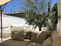 The air-conditioned Mas d'Arthur, in the center of St Rémy, with garden and swimming pool