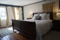 5 minute walk to Beach, Stage Fort Park, and Gloucester Promenade! Hotels in Gloucester