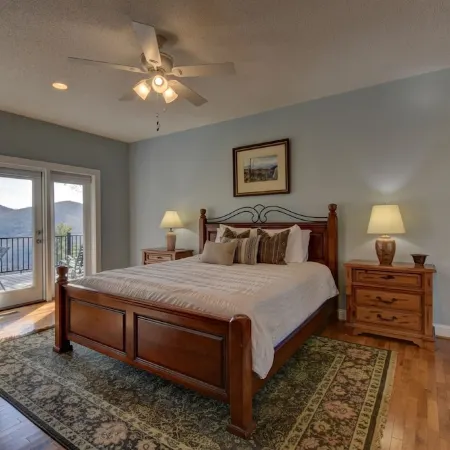 Big Sky Retreat - Incredible Mountain Views! Hike, golf, relax and unplug!