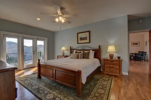 Big Sky Retreat - Incredible Mountain Views! Hike, golf, relax and unplug!
