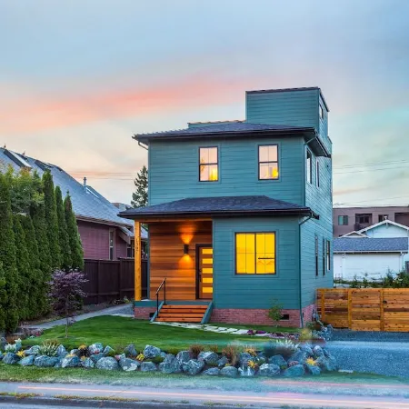 Fairhaven Luxury With Rooftop Deck and Ocean Views