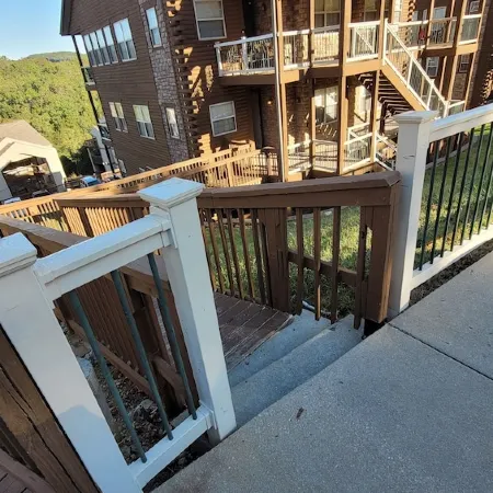 Penthouse w/ Lake View & private deck- next to SDC