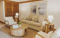 The Serene Escape 1-bedroom condo- 5 min walk to the beach - Koloa!