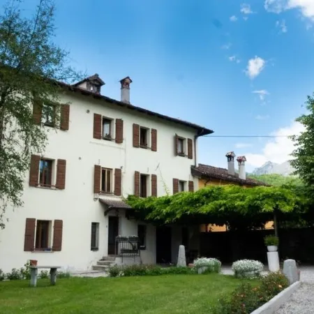 Villa Perale- Apartment in villa with park on the slopes of the Dolomites Отели в г. Беллуно