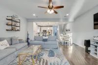 Beach Side “Crabby Paddy", Luxury family retreat 6br 4+ bath w pool+hot tub