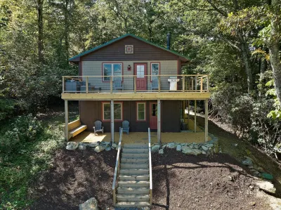Woodsy/Modern Cabin, Big Views, Firepit, Close Hikes, Wifi, 12 Min to Br,