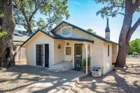 UNDER THE OAKS-Hot Tub & Walk Downtown