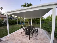 Naples-Vanderbilt beach house <1 mile to beach