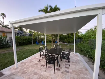 Naples-Vanderbilt beach house <1 mile to beach