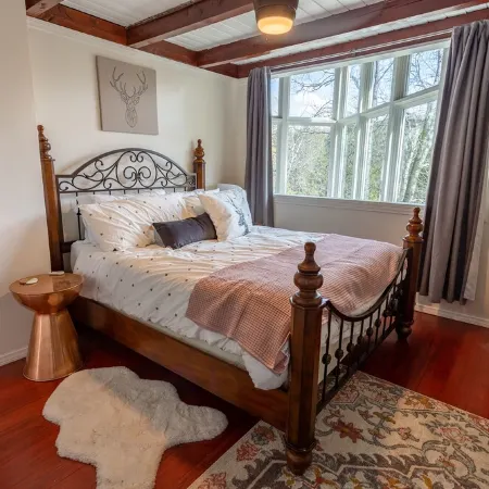 Family & Pet Friendly Cabin w/ AC Near Village w/ Private Lake Trail Access