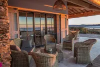 VILLA SOLEIL D'OR GOLFE DE ST TROPEZ, swimming pool at 29° all year round, 180° view