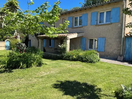 House, private pool, at the foot of Mont Ventoux between Sault and Monieux