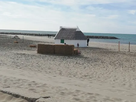 Lovely new apartment 10 minutes walk from the beach!