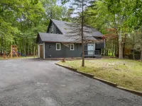 5BR Poconos Heaven! Hot Tub, Fire Pit, Jungle Gym