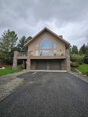 Charming Big Sky meadows house. Trails and Town Center a short walk away.
