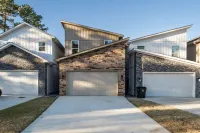 Lakefront with game room & kayaks! Sleeps 12!