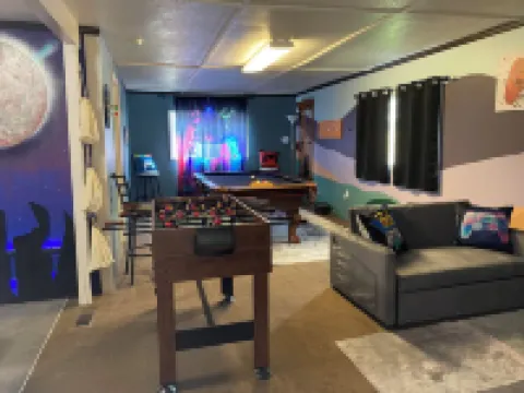 MicStay.Music House.Sleeps 9+.Private hot tub.Family Fun