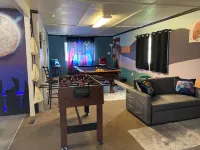 MicStay.Music House.Sleeps 9+.Private hot tub.Family Fun