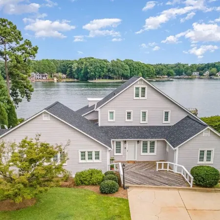 Relaxing Lakefront Home with Brand New Dock and Immaculate Vibes