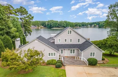 Relaxing Lakefront Home with Brand New Dock and Immaculate Vibes