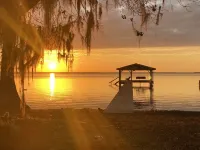 Peaceful Lakefront Cottage